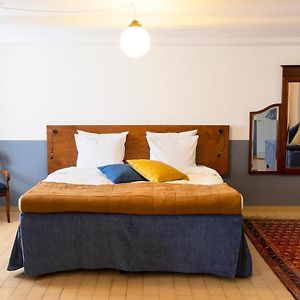 Uitgebreide Kamer met een King Size Bed in de Kelder